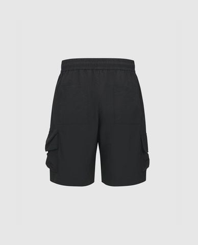  URBAN REVIVO - Quần short nam ống rộng phối túi hộp 
