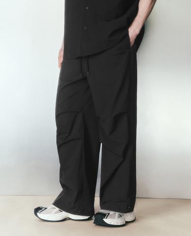  URBAN REVIVO - Quần nam ống rộng phối dây rút 