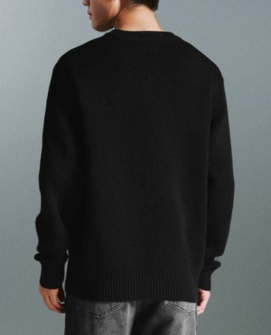  URBAN REVIVO - Áo dệt kim nam cổ tròn tay dài trẻ trung 