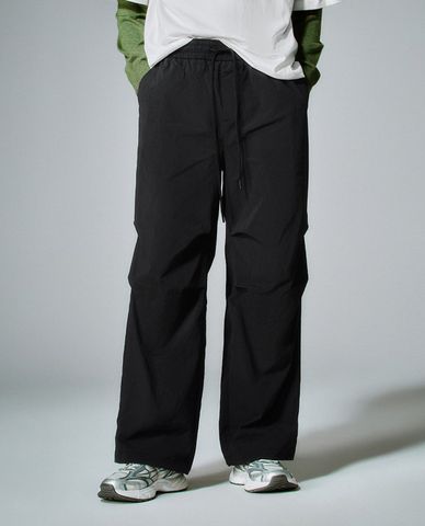  URBAN REVIVO - Quần nam ống rộng phối dây rút 