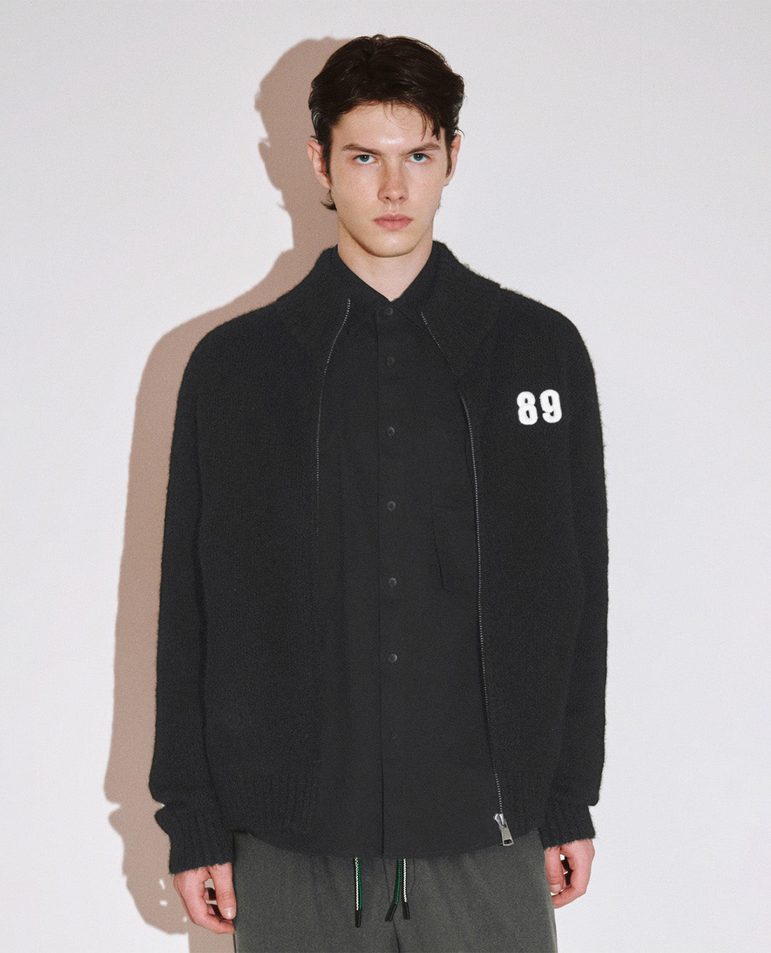 URBAN REVIVO - Áo khoác dệt kim nam cổ cao tay dài Zip Up Front