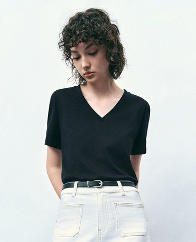  URBAN REVIVO - Áo thun nữ cổ V tay ngắn Loose 