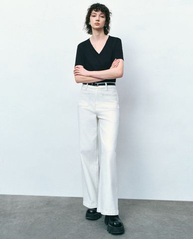  URBAN REVIVO - Áo thun nữ cổ V tay ngắn Loose 