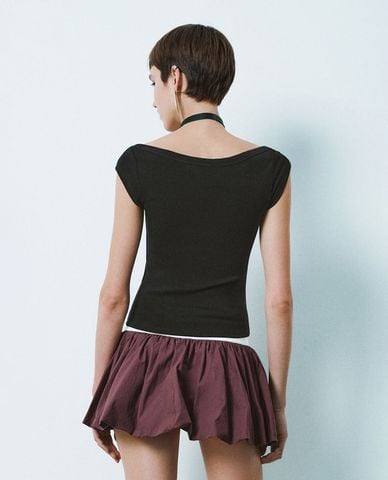  URBAN REVIVO - Áo thun nữ cổ thuyền tay ngắn phom ôm 