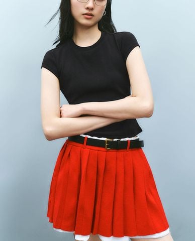  URBAN REVIVO - Áo thun nữ cổ tròn tay ngắn phom ôm 