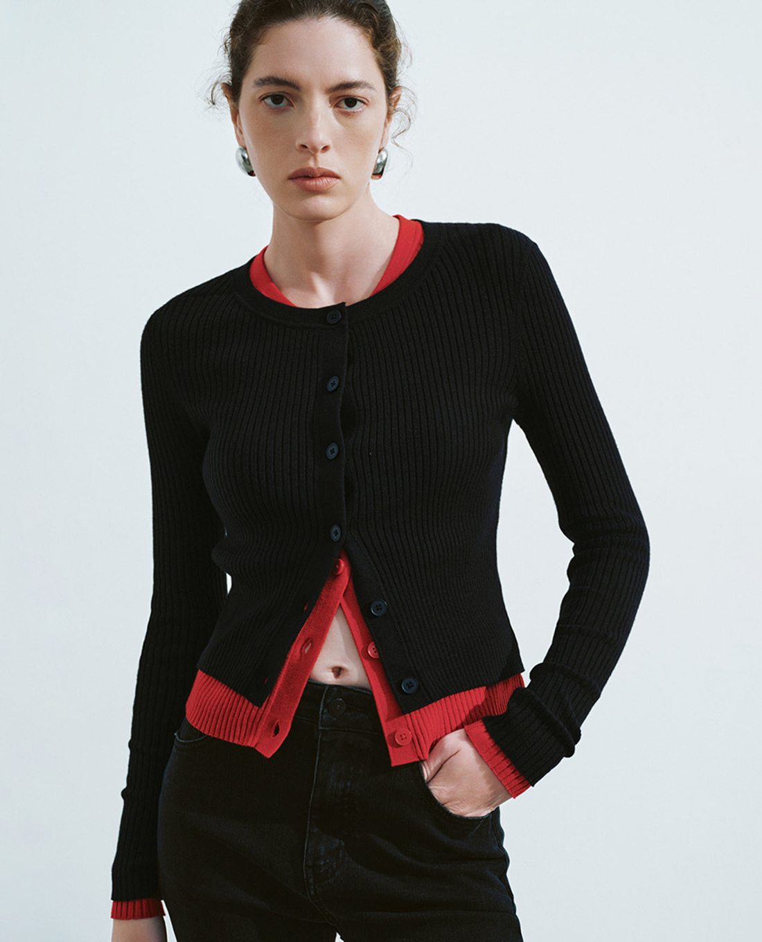 URBAN REVIVO - Áo khoác cardigan nữ cổ tròn tay dài hiện đại