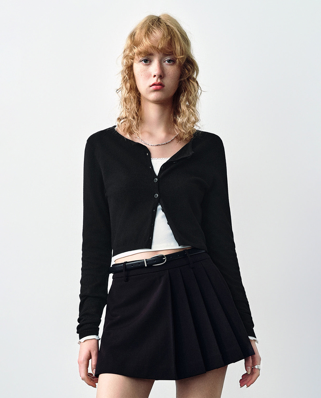 URBAN REVIVO - Áo khoác cardigan nữ cổ V tay dài cá tính