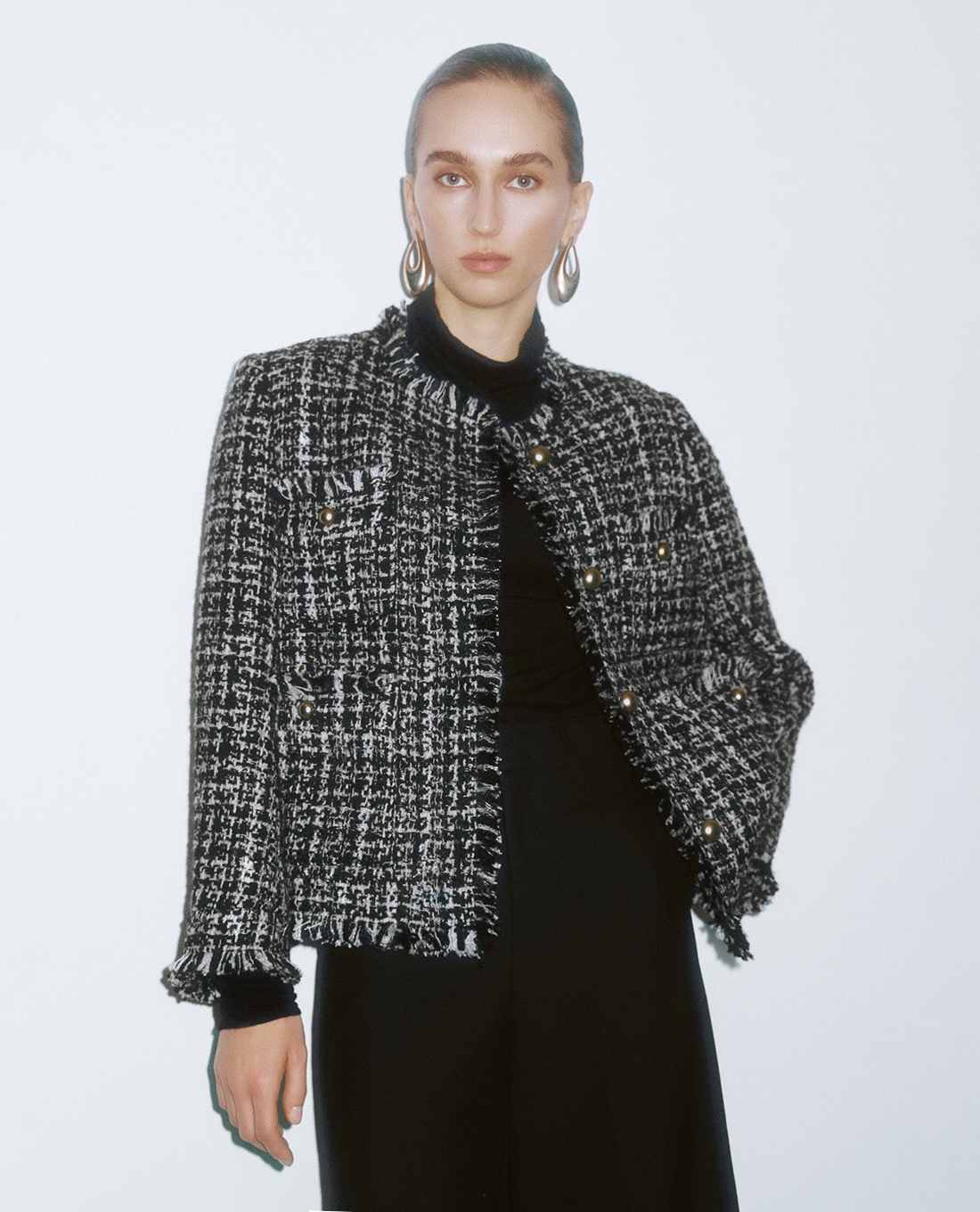 URBAN REVIVO - Áo khoác tweed nữ phối nút sang trọng Button Up