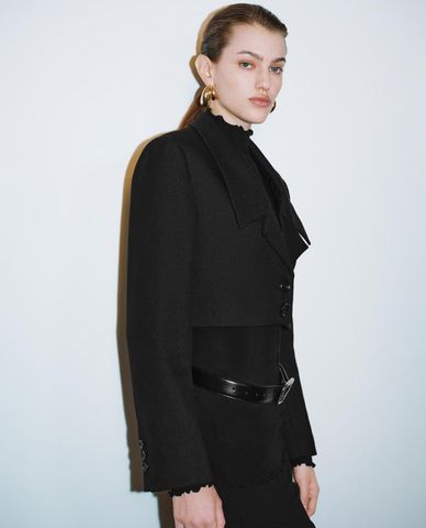  URBAN REVIVO - Áo khoác blazer nữ phom croptop hiện đại 