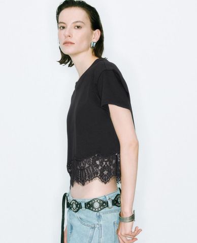  URBAN REVIVO - Áo kiểu nữ cổ tròn tay ngắn phối ren 