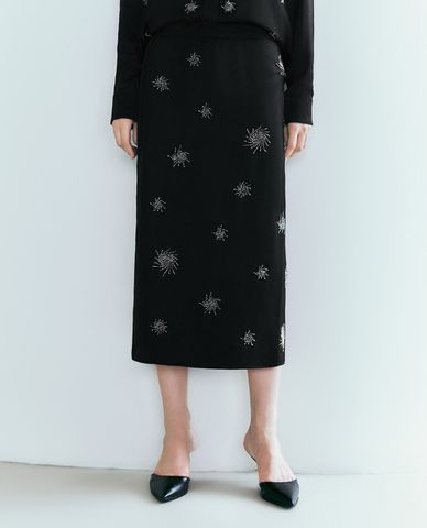  URBAN REVIVO - Chân váy phom suông midi in họa tiết nữ tính 