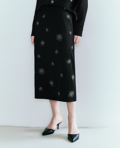  URBAN REVIVO - Chân váy phom suông midi in họa tiết nữ tính 