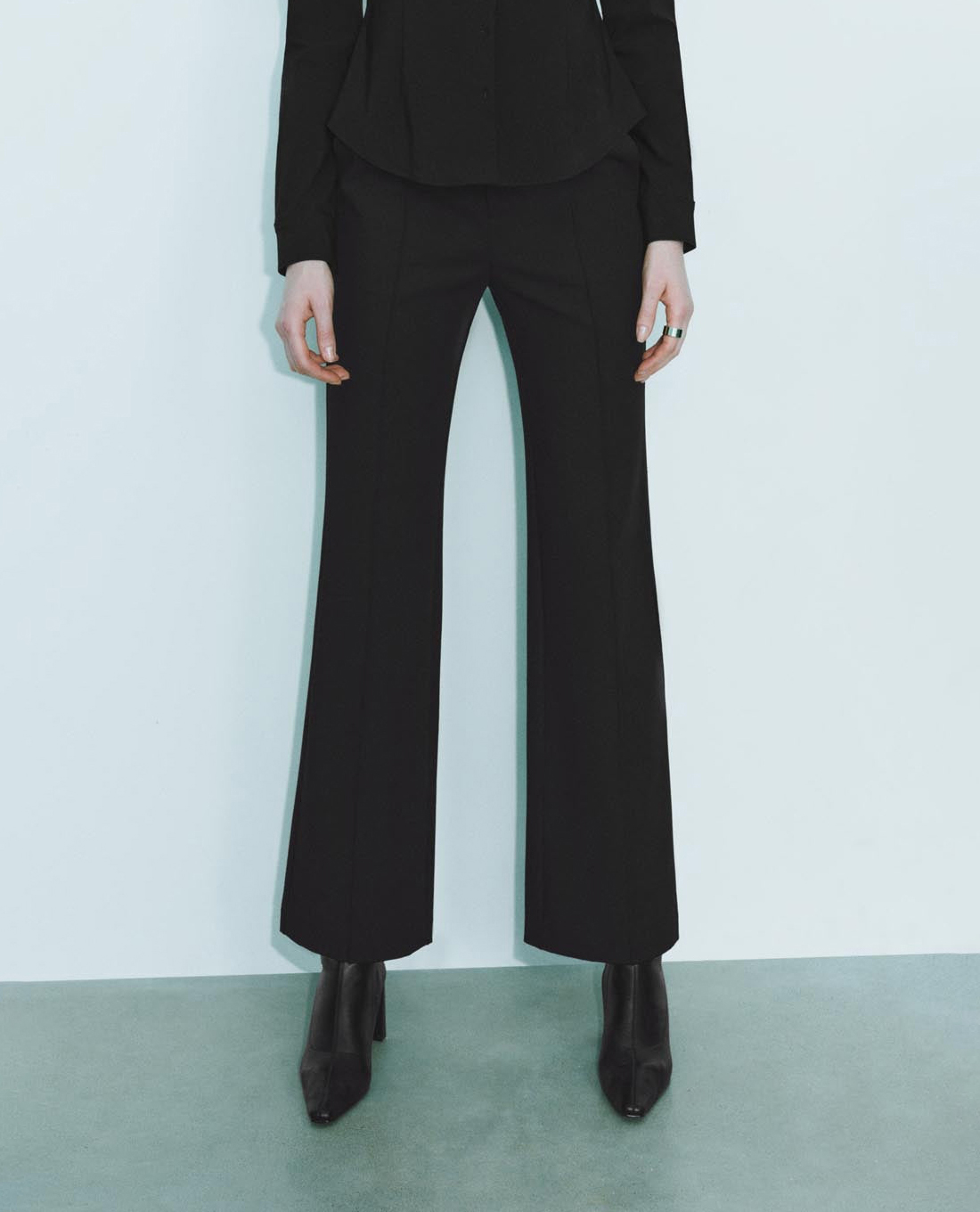 URBAN REVIVO - Quần nữ ống loe thanh lịch