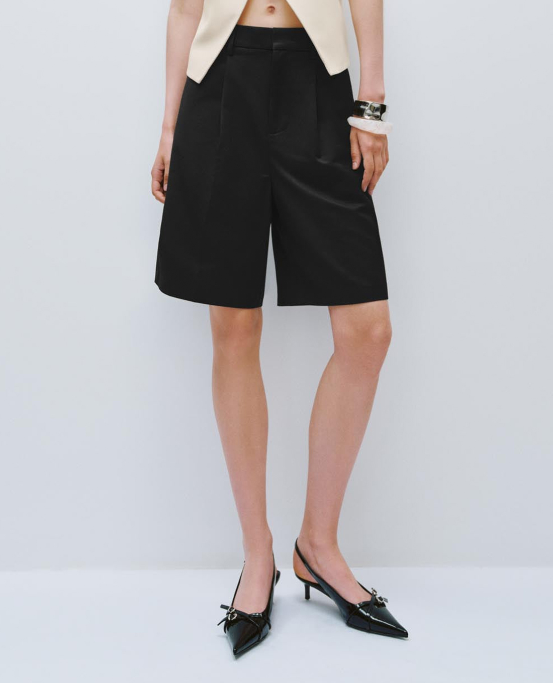 URBAN REVIVO - Quần short nữ ống rộng lưng cao