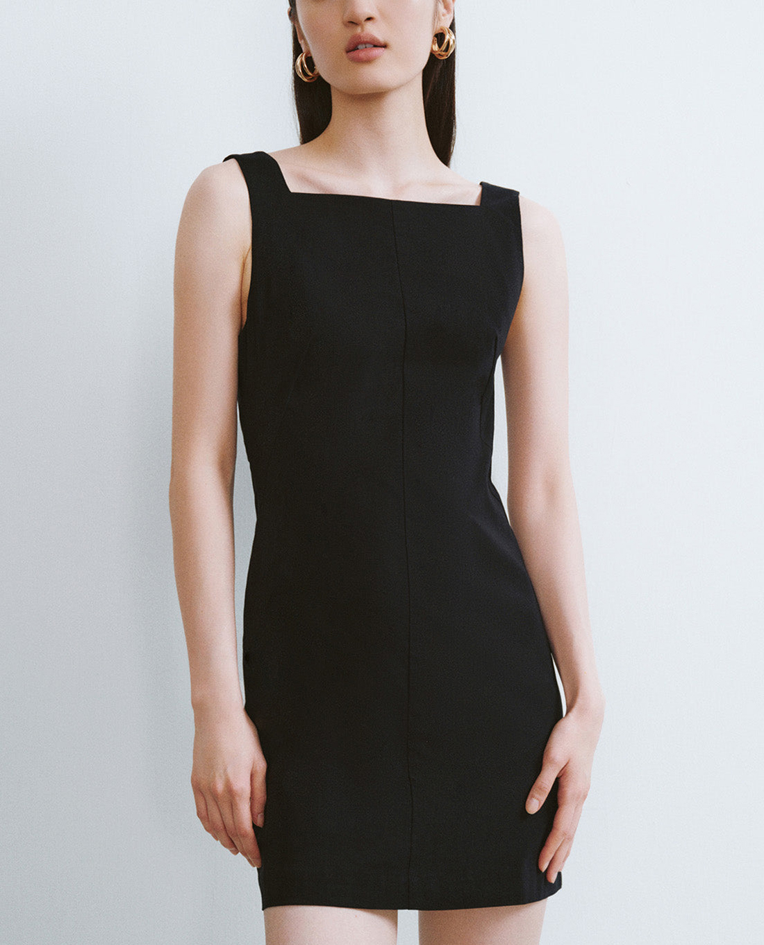 URBAN REVIVO - Đầm sát nách mini cổ vuông trẻ trung