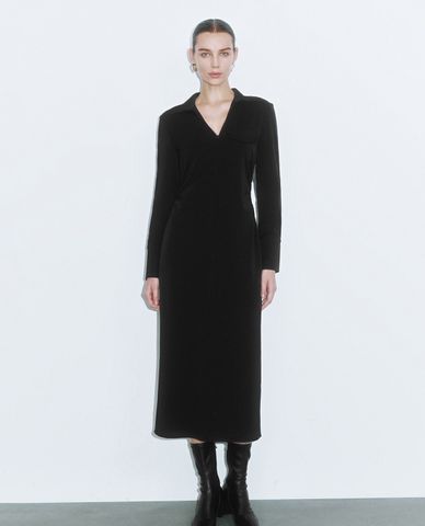  URBAN REVIVO - Đầm midi phom suông cổ V tay dài phối zip Straight 