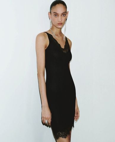  URBAN REVIVO - Đầm hai dây midi phối ren 