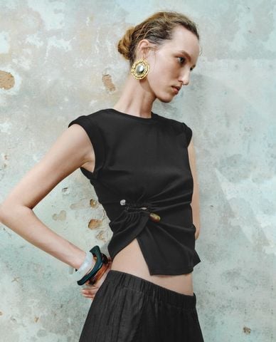  URBAN REVIVO - Áo sát nách nữ cổ tròn nhún eo 