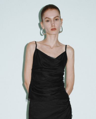  URBAN REVIVO - Áo hai dây nữ xếp li Cowl Neck Cami 