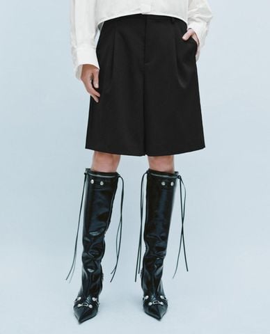  URBAN REVIVO - Quần short nữ ngang gối ống rộng cá tính 