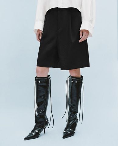  URBAN REVIVO - Quần short nữ ngang gối ống rộng cá tính 