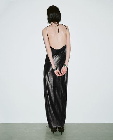  URBAN REVIVO - Đầm midi cổ yếm hở lưng quyến rũ Leather Skinny-Fit 