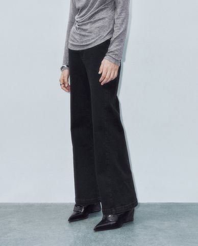  URBAN REVIVO - Quần jeans nữ ống loe thời trang 