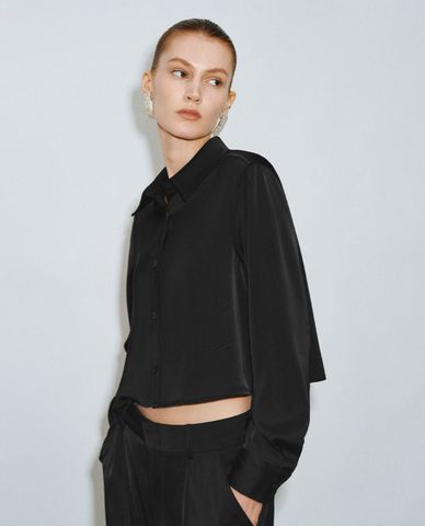  URBAN REVIVO - Áo sơ mi nữ cổ bẻ tay dài phom croptop Button Up Straight 