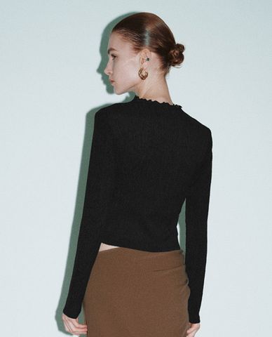  URBAN REVIVO - Áo thun nữ tay dài phom ôm Mock Neck 