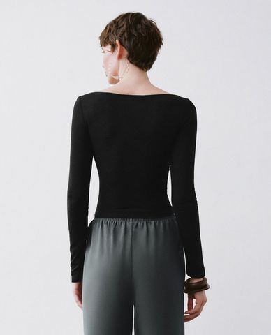  URBAN REVIVO - Áo kiểu nữ cổ thuyền tay dài phom ôm 