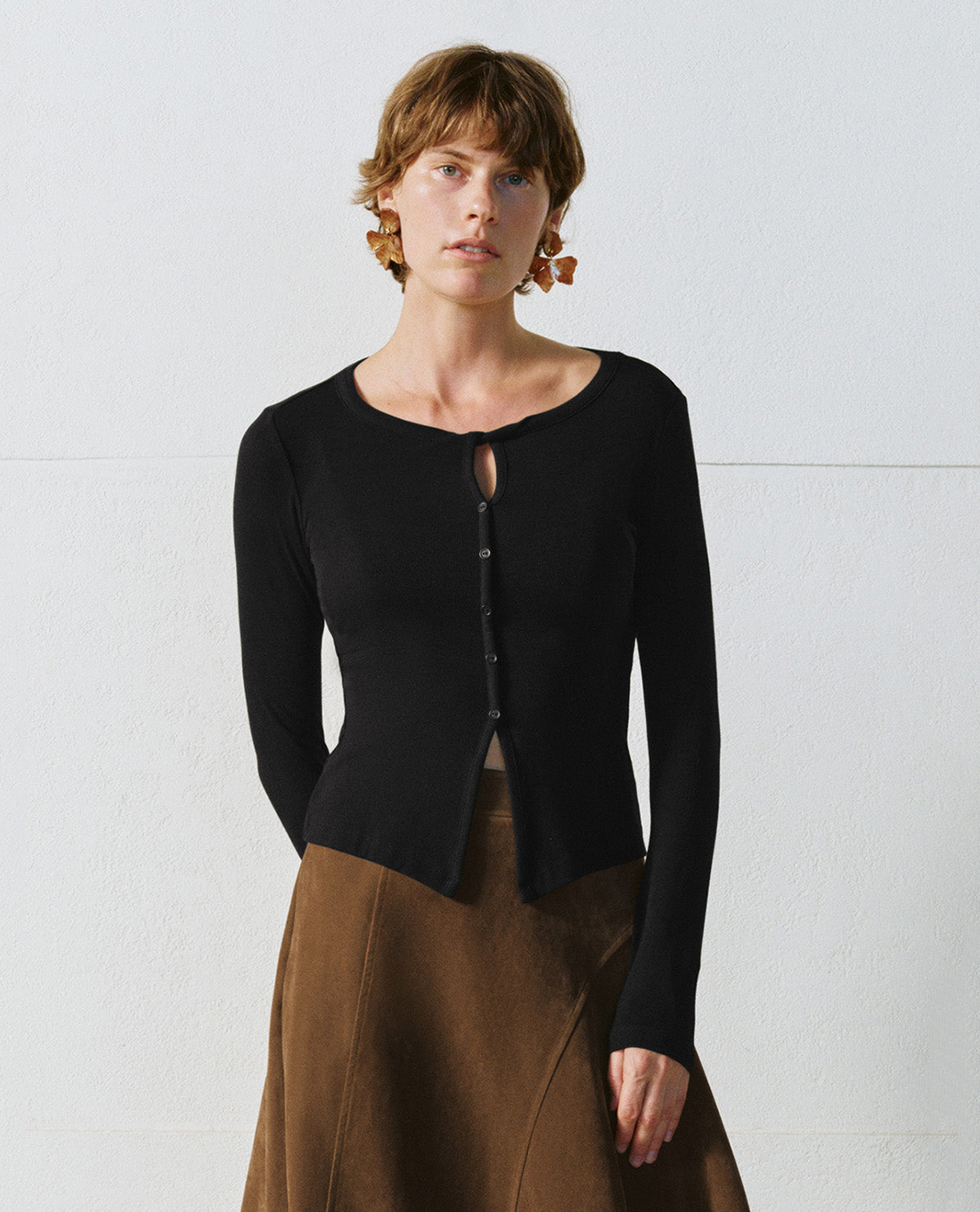 URBAN REVIVO - Áo khoác cardigan nữ cổ tròn tay dài phối nút
