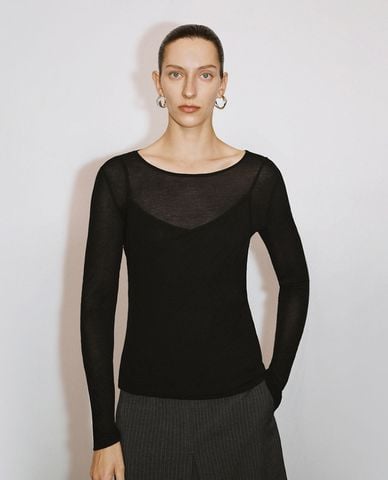  URBAN REVIVO - Áo thun nữ cổ thuyền tay dài phom ôm 