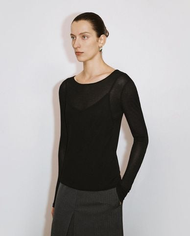  URBAN REVIVO - Áo thun nữ cổ thuyền tay dài phom ôm 