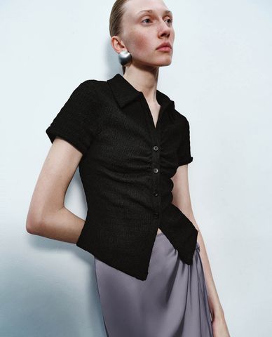  URBAN REVIVO - Áo kiểu nữ cổ bẻ tay ngắn Skinny Lapel 