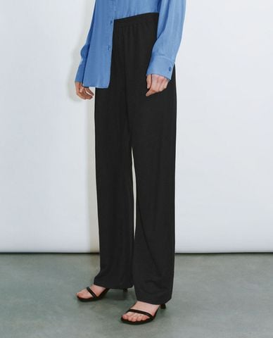  URBAN REVIVO - Quần nữ ống đứng lưng thun hiện đại 