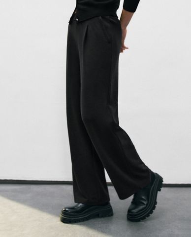  URBAN REVIVO - Quần nữ ống rộng xếp li thanh lịch 