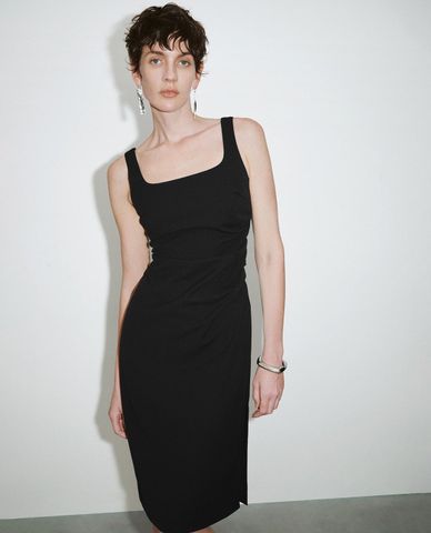  URBAN REVIVO - Đầm sát nách midi cổ vuông hiện đại 