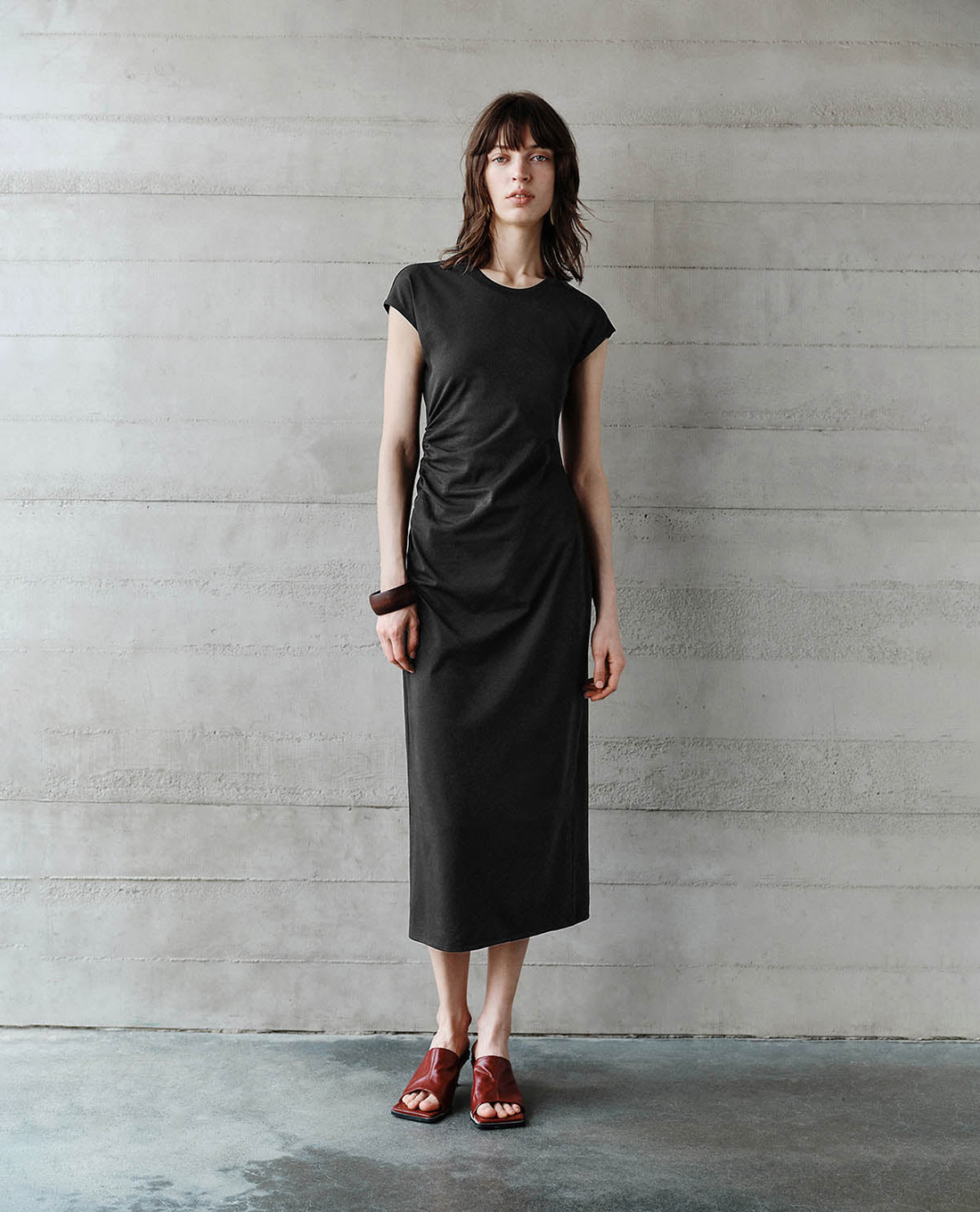 URBAN REVIVO - Đầm midi cổ tròn tay ngắn trẻ trung