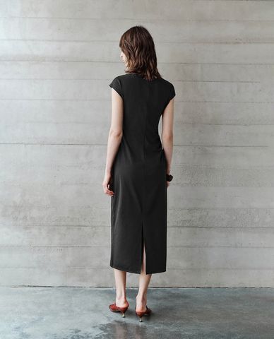  URBAN REVIVO - Đầm midi cổ tròn tay ngắn trẻ trung 