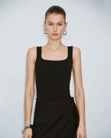  URBAN REVIVO - Áo ba lỗ nữ dệt kim phom ôm Square-cut Collar 