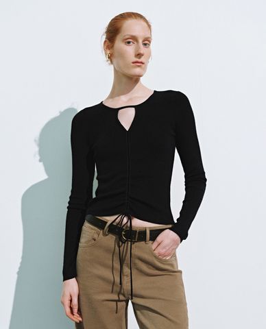  URBAN REVIVO - Áo dệt kim nữ tay dài phom ôm Keyhole Neck 