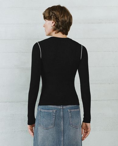  URBAN REVIVO - Áo dệt kim nữ cổ tròn tay dài phom ôm 