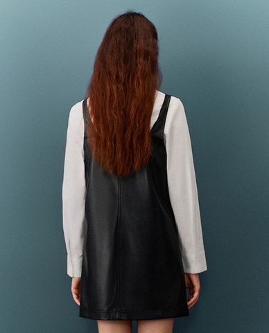  URBAN REVIVO - Đầm hai dây mini phối túi cá tính Cami Straight 