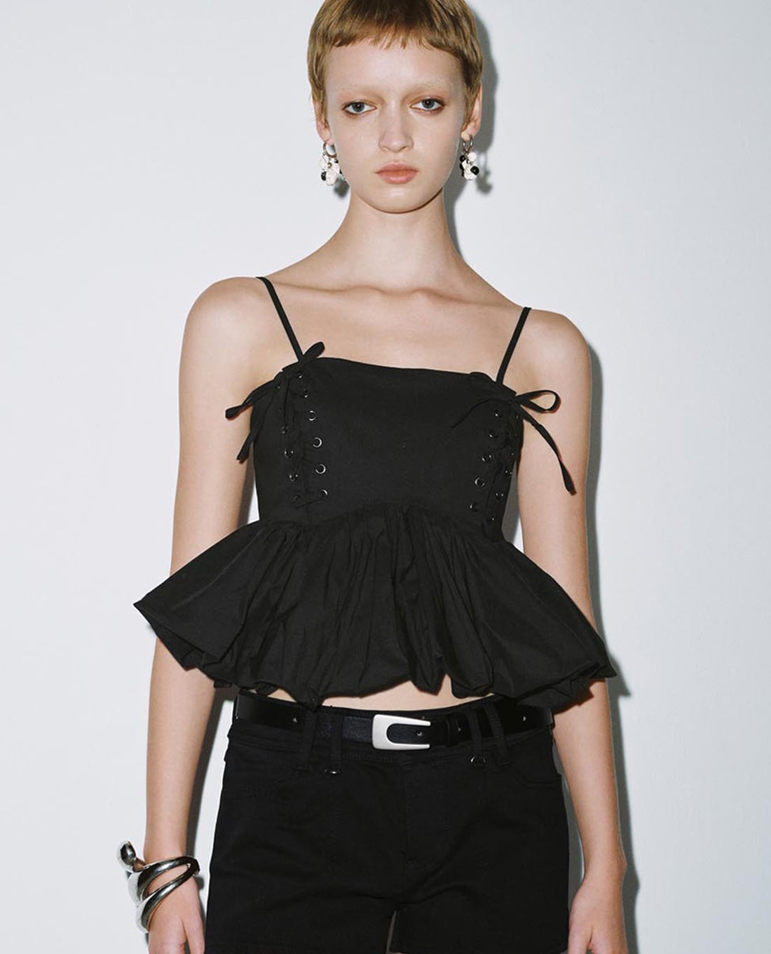 URBAN REVIVO - Áo hai dây nữ Flared Cami