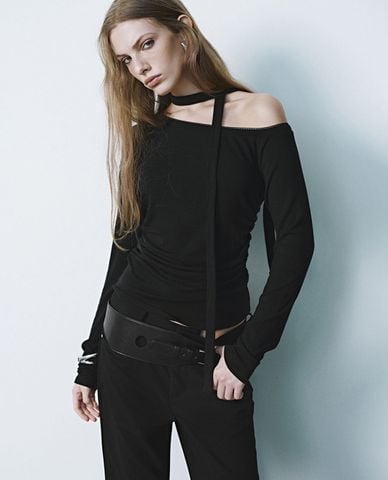  URBAN REVIVO - Áo kiểu nữ lệch vai tay dài thời thượng 