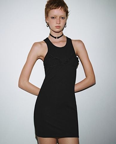  URBAN REVIVO - Đầm sát nách mini phối bèo 