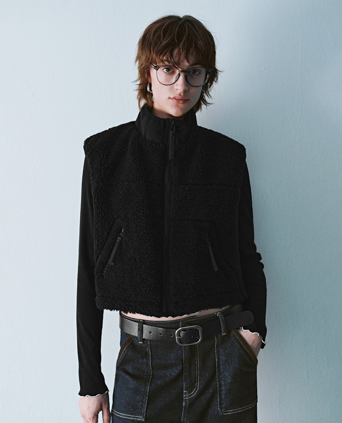 URBAN REVIVO - Áo khoác croptop nữ sát nách Loose