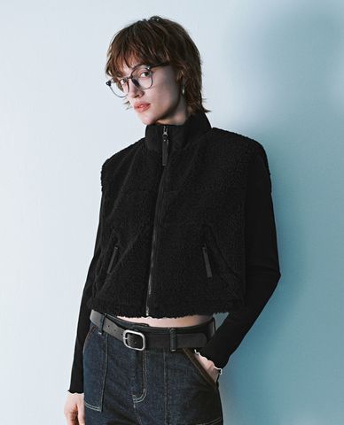  URBAN REVIVO - Áo khoác croptop nữ sát nách Loose 