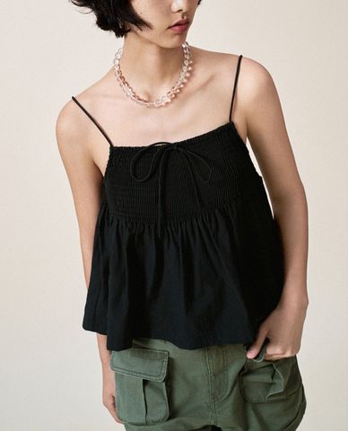  URBAN REVIVO - Áo hai dây nữ phom croptop xếp li Shirred Cami 