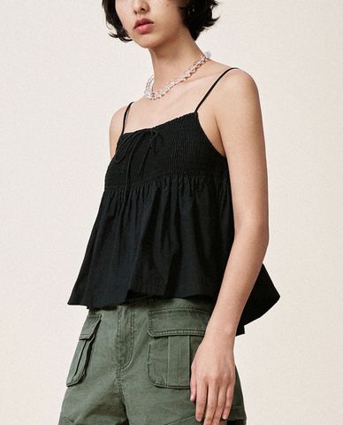  URBAN REVIVO - Áo hai dây nữ phom croptop xếp li Shirred Cami 